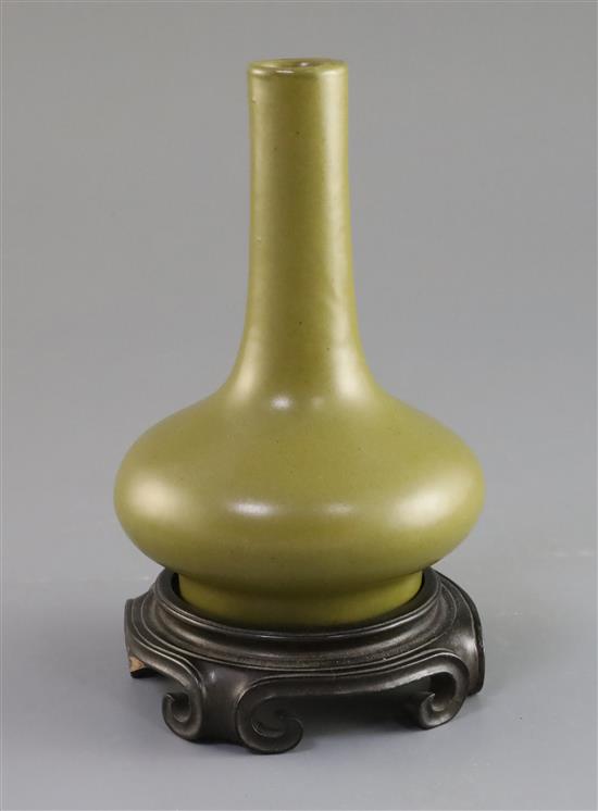 A Chinese teadust glazed bottle vase, 18th/19th century, H. 15cm, wood stand